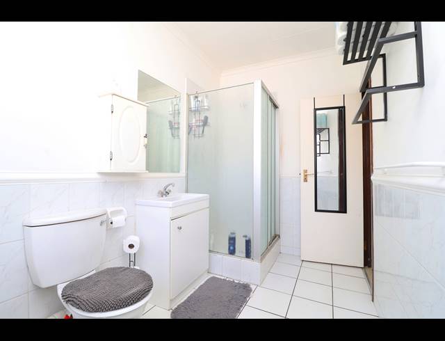 1 BEDROOM APARTMENT FOR SALE IN OAKLANDS